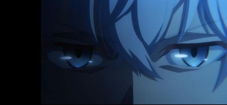 Anime-Nahaufnahme von blauen Augen mit hellen Reflexionen, umrahmt von weißem Haar.