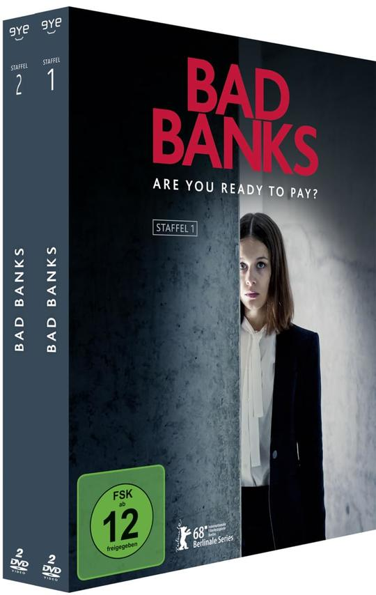 DVD-Hülle von Bad Banks Staffel 1 mit einer Frau im Anzug, die sich hinter einer Wand versteckt.
