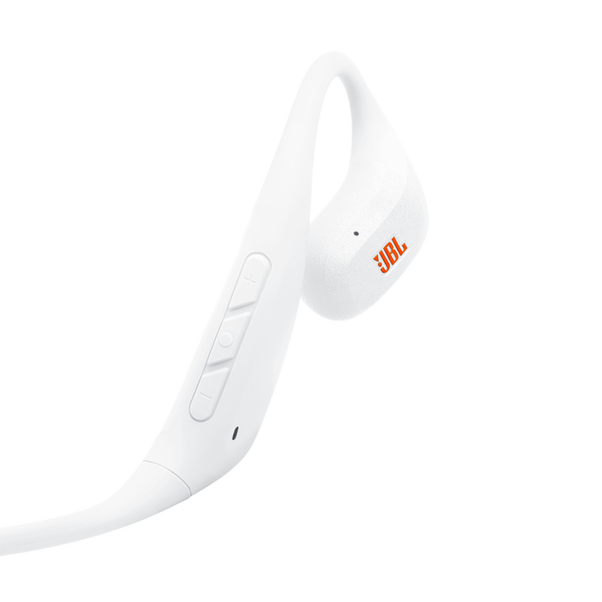 Auriculares JBL blancos con logo naranja y botones de volumen.