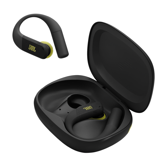 Auriculares JBL negros con detalles amarillos en un estuche de carga negro abierto.