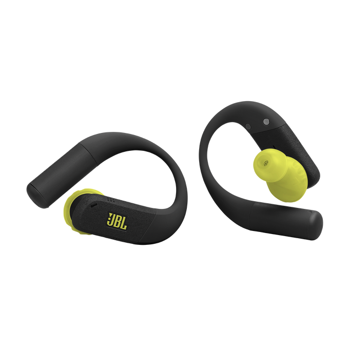 Dos auriculares JBL negros con puntas amarillas, sobre fondo negro.