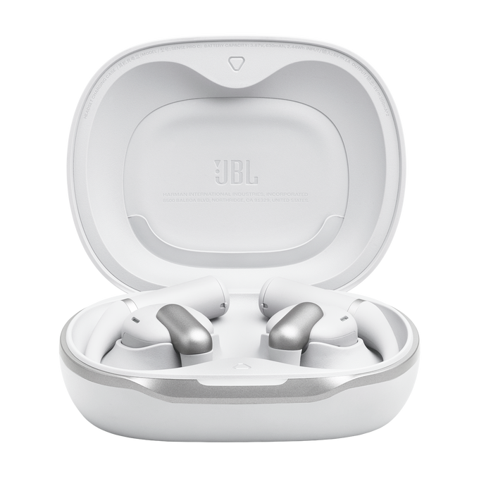 Auriculares JBL blancos con estuche de carga, detalles plateados, sobre fondo negro.
