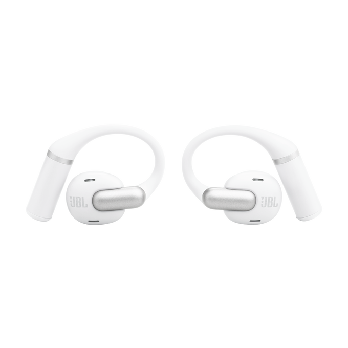 Auriculares JBL blancos con detalles plateados y ganchos para la oreja.