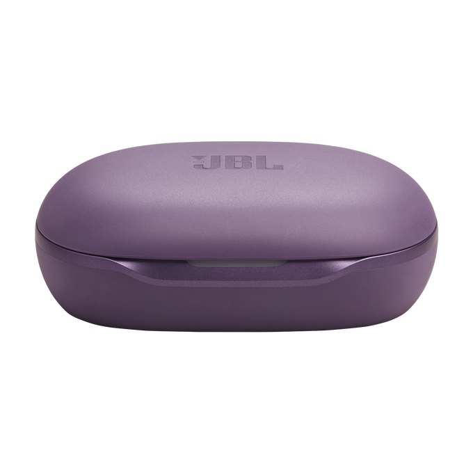 Estuche de carga JBL morado cerrado con el logo de JBL encima.
