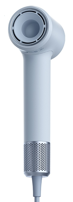 Jasnoniebieska suszarka do włosów ze srebrną kratką wlotu powietrza.