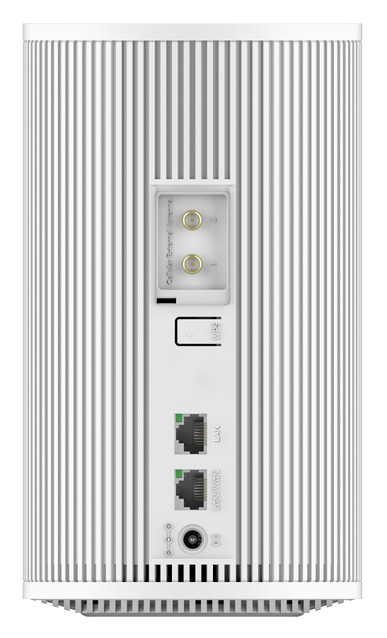 Tył białego cylindrycznego urządzenia z pionowymi żebrami, wyposażonego w porty dla anten komórkowych, LAN i zasilania.