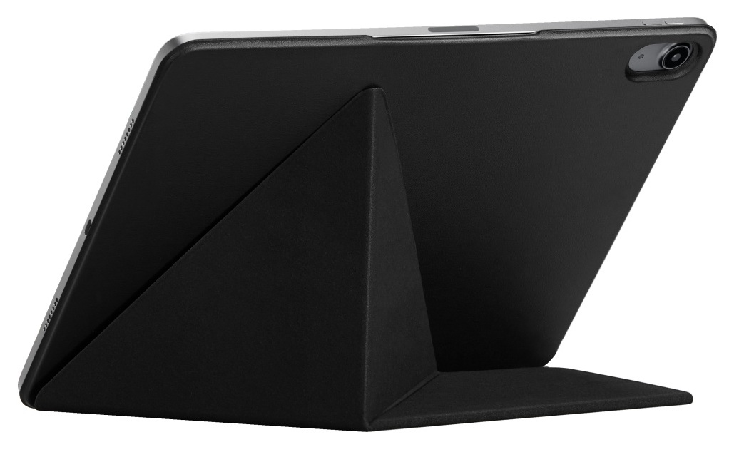 Czarna obudowa tabletu stoi pionowo, trzymając srebrny tablet, który ukazuje aparat i boczne przyciski, na białym tle.