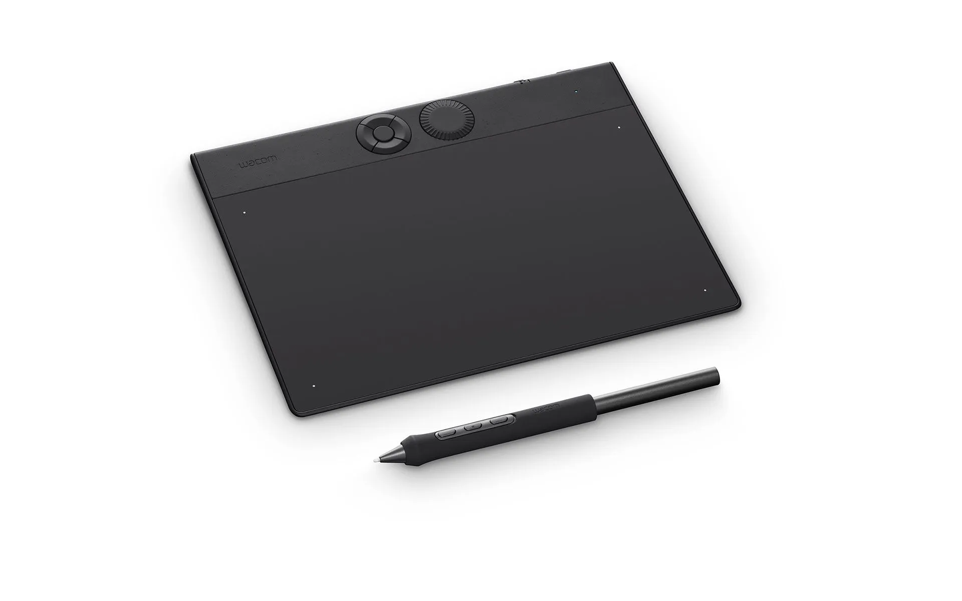 Egy fekete Wacom grafikus táblagép tollal fehér háttéren.