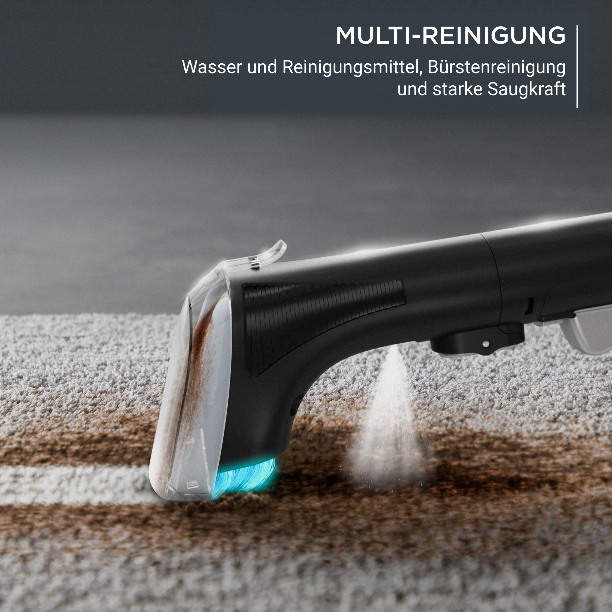 Ein Reiniger sprüht Flüssigkeit auf einen schmutzigen Teppich, während eine Bürste ihn reinigt.