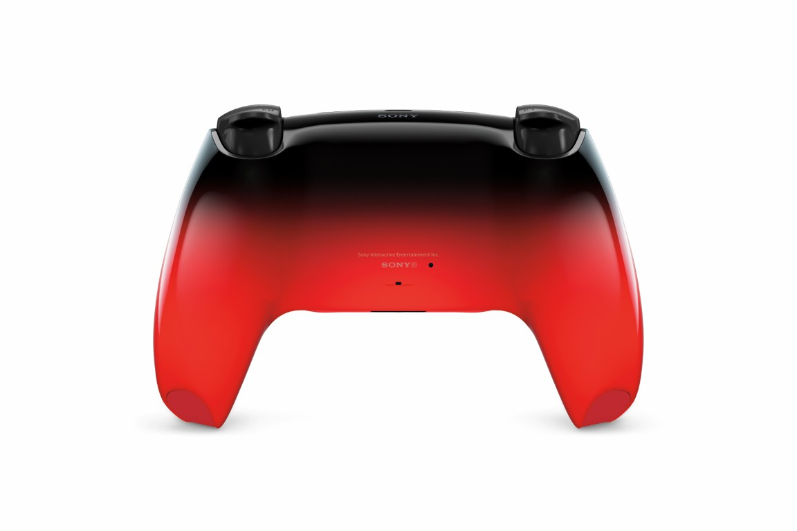 Kontroler z gradientem czerwono-czarnym, widok od tyłu.