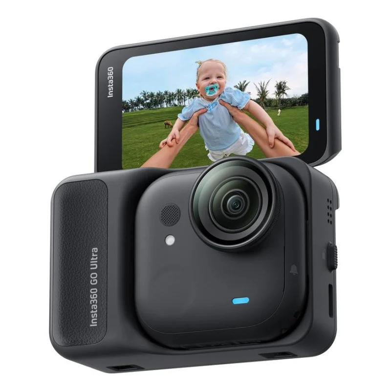 Un Insta360 GO Ultra negro con un bebé en su pantalla.