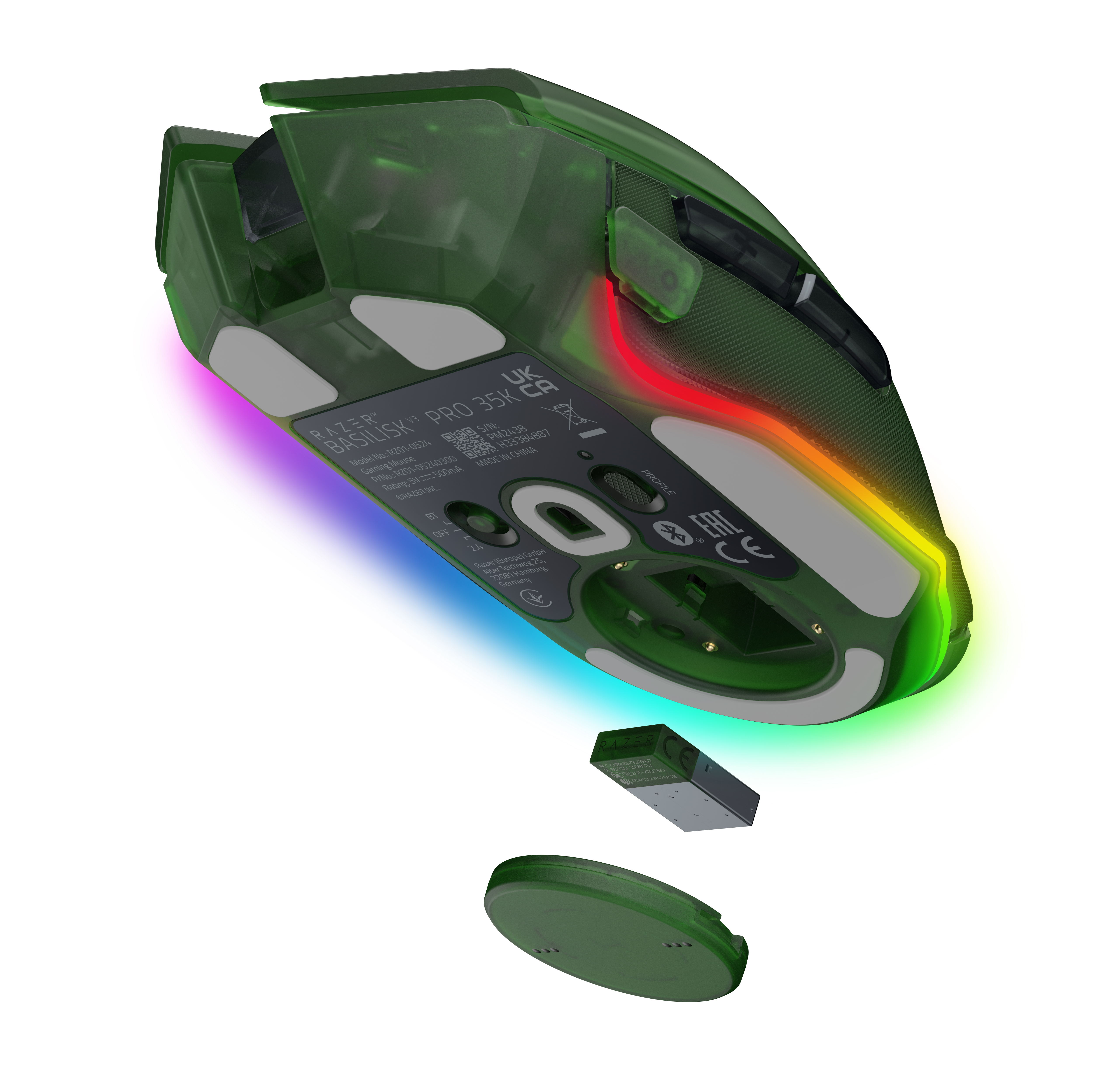 RGB aydınlatmalı yeşil Razer oyuncu faresi ve çıkarılabilir dongle.
