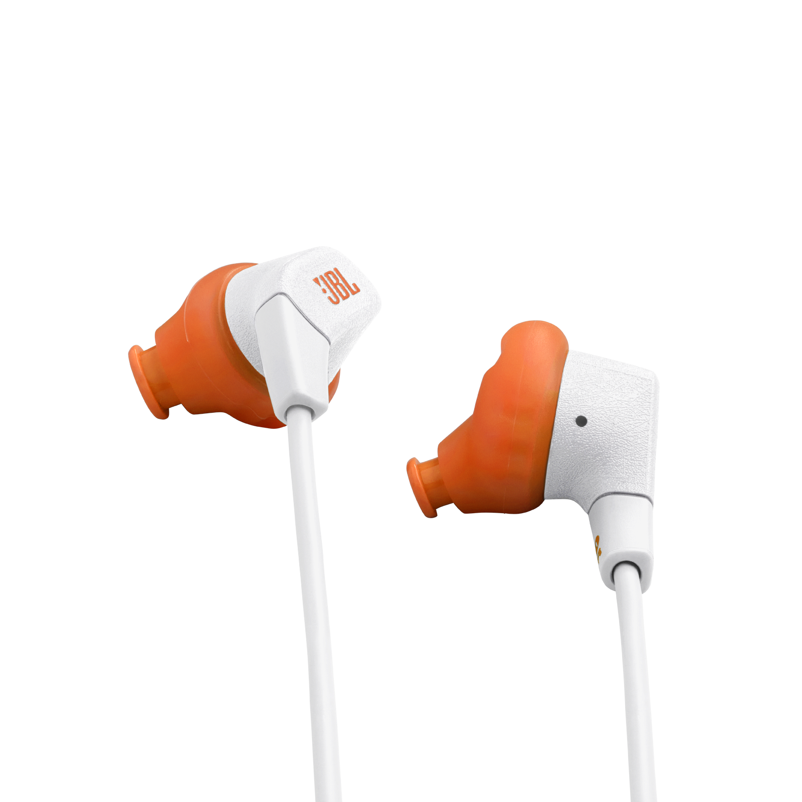 Beyaz ve turuncu JBL kulaklıklar, beyaz kablolarla beyaz zeminde.
