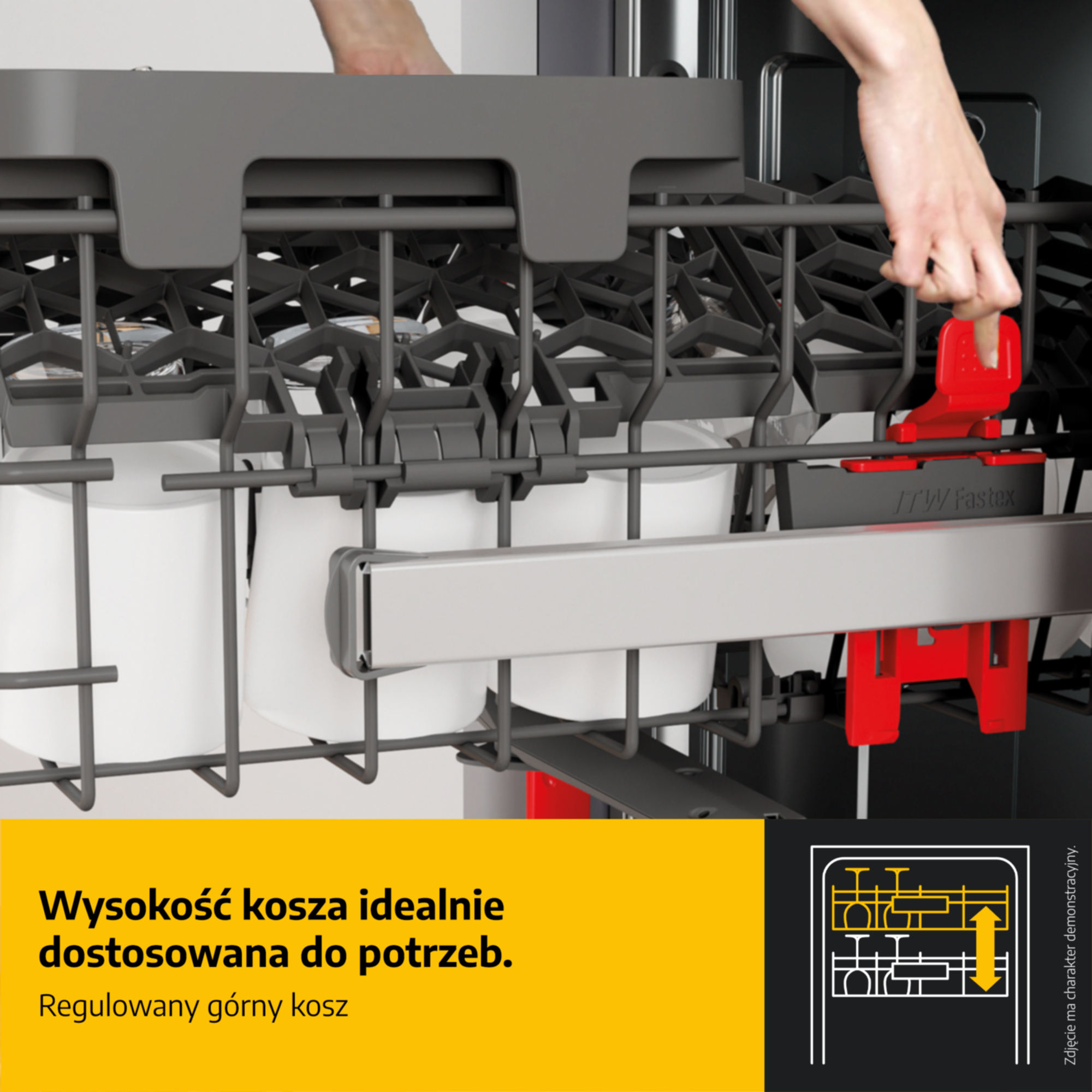 Ręka reguluje wysokość górnego kosza zmywarki, w środku białe kubki.