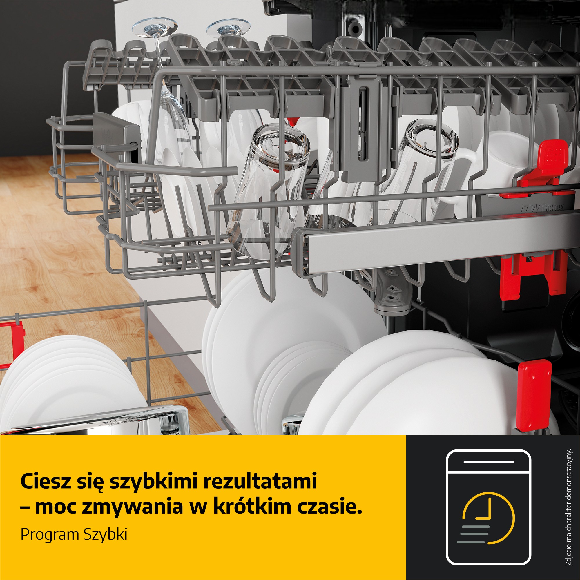 Kosz zmywarki z kieliszkami i talerzami, gotowy do mycia.