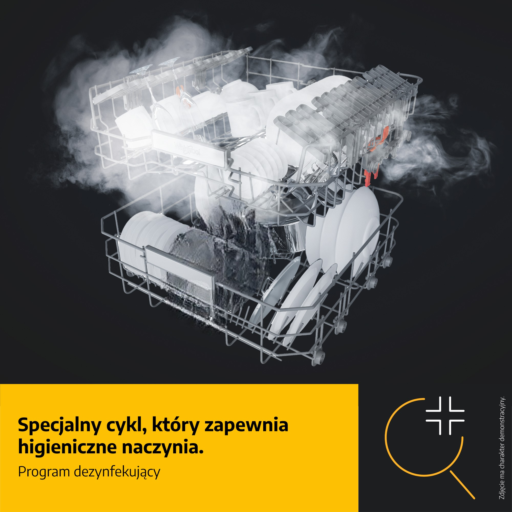 Kosz zmywarki z białymi naczyniami, unosząca się para.