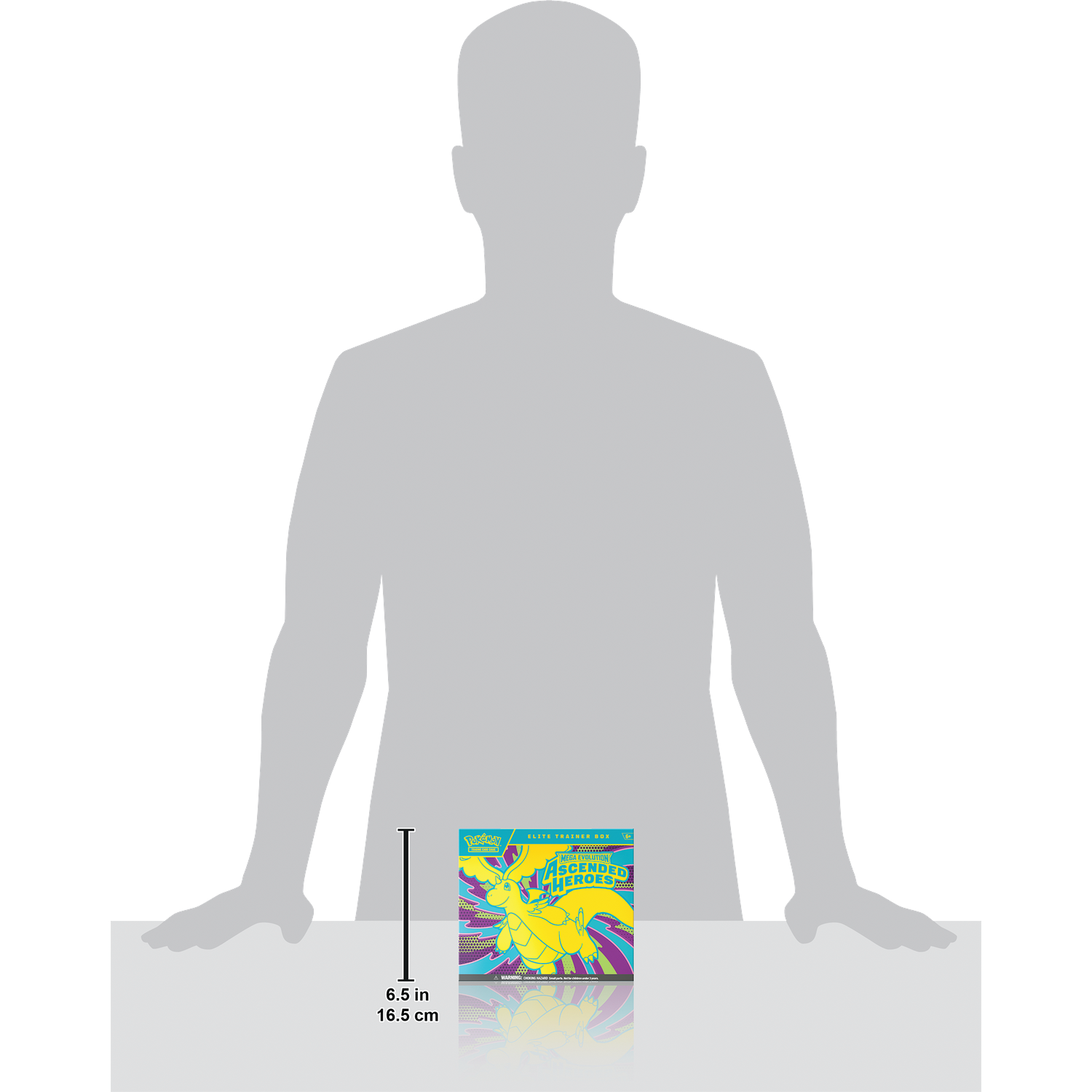 Grijze silhouet van een persoon die een Pokémon Elite Trainer Box "Ascended Heroes" vasthoudt.
