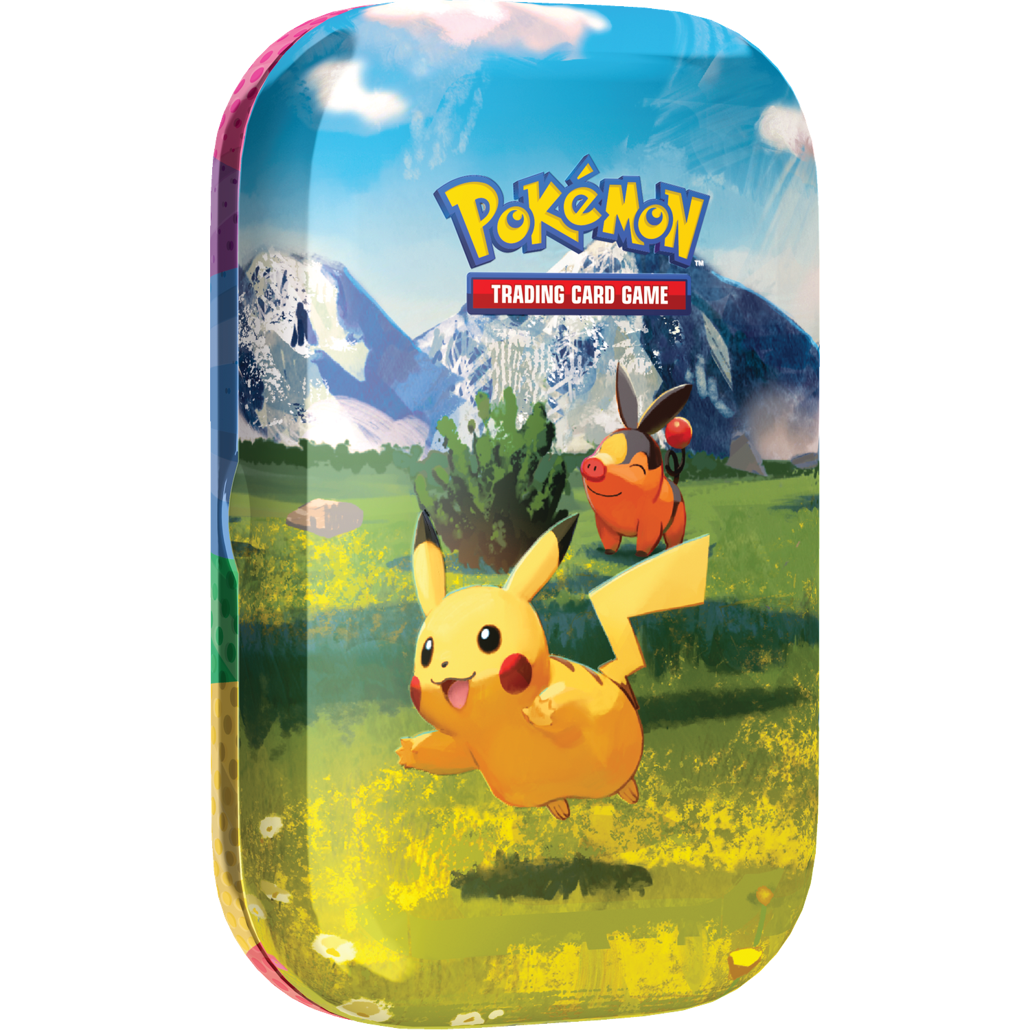 Pikachu en Tepig in een groen veld met bergen op de achtergrond.