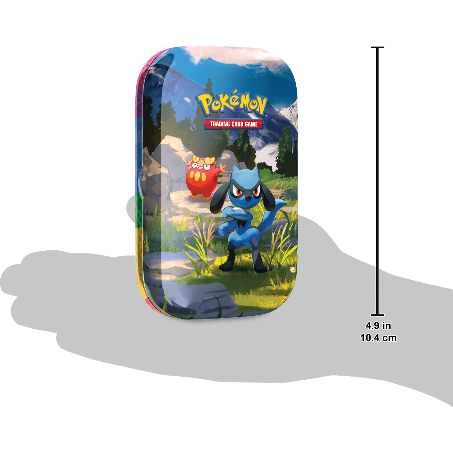 Pokémon Trading Card Game blik met Riolu en een rode Pokémon tegen een berglandschap.