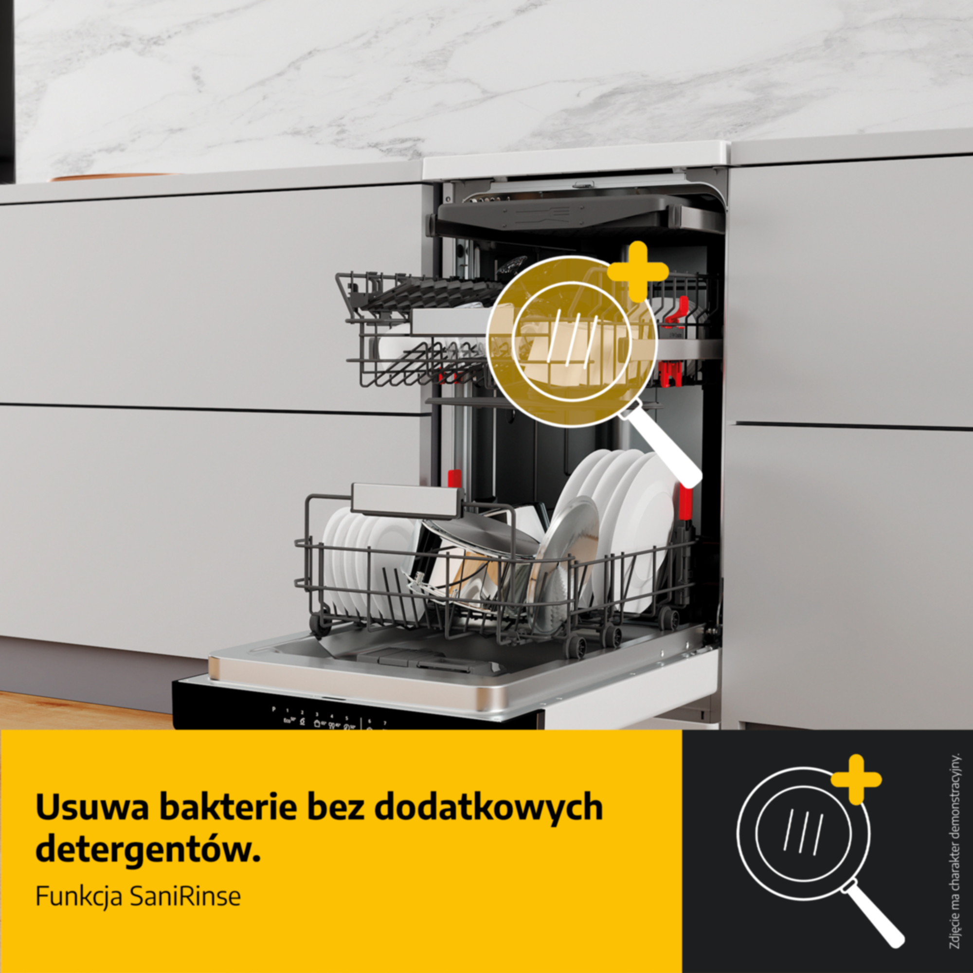 Otwarty zmywarkę z załadowanymi koszami i lupą.