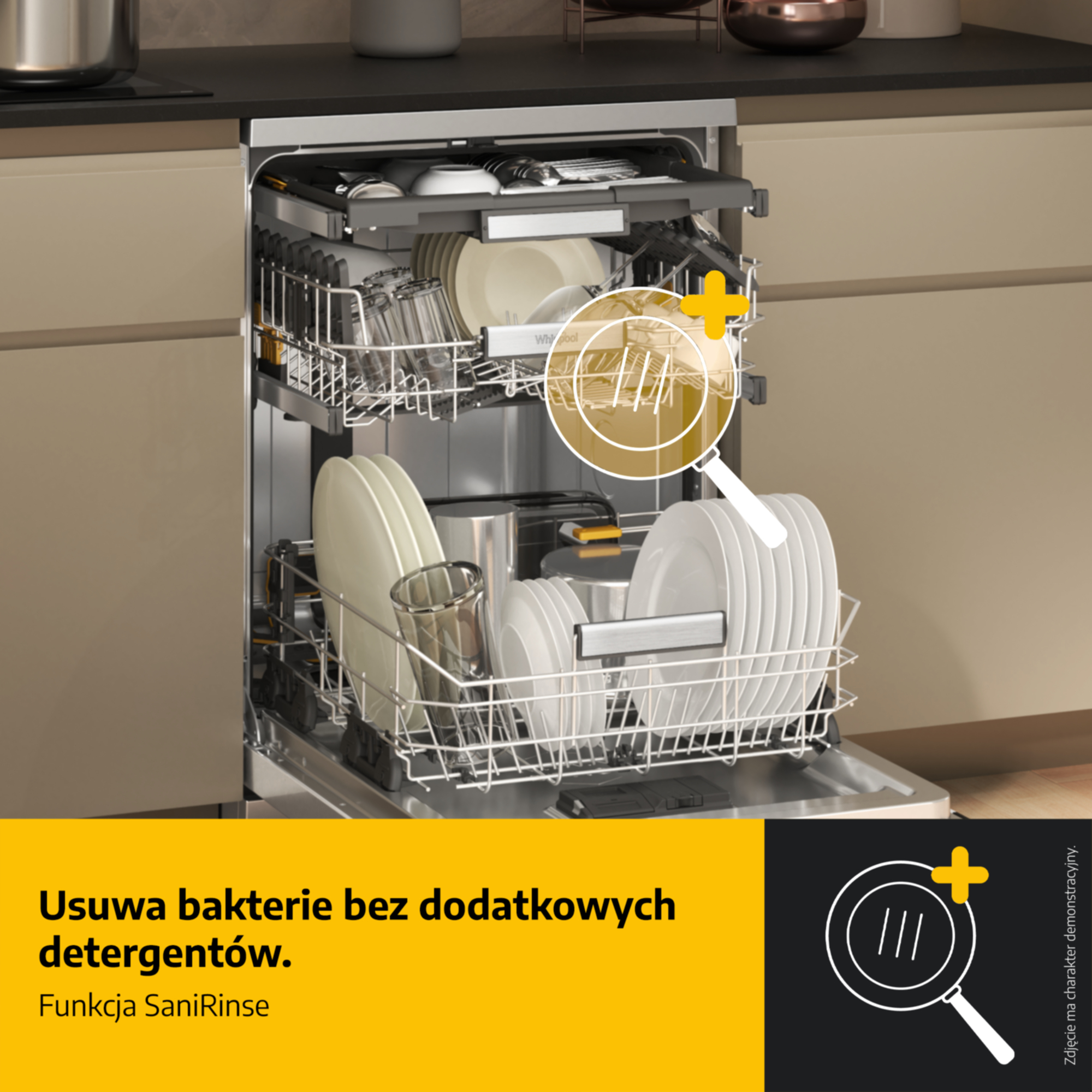 Otwarta zmywarka z brudnymi naczyniami i szklankami.