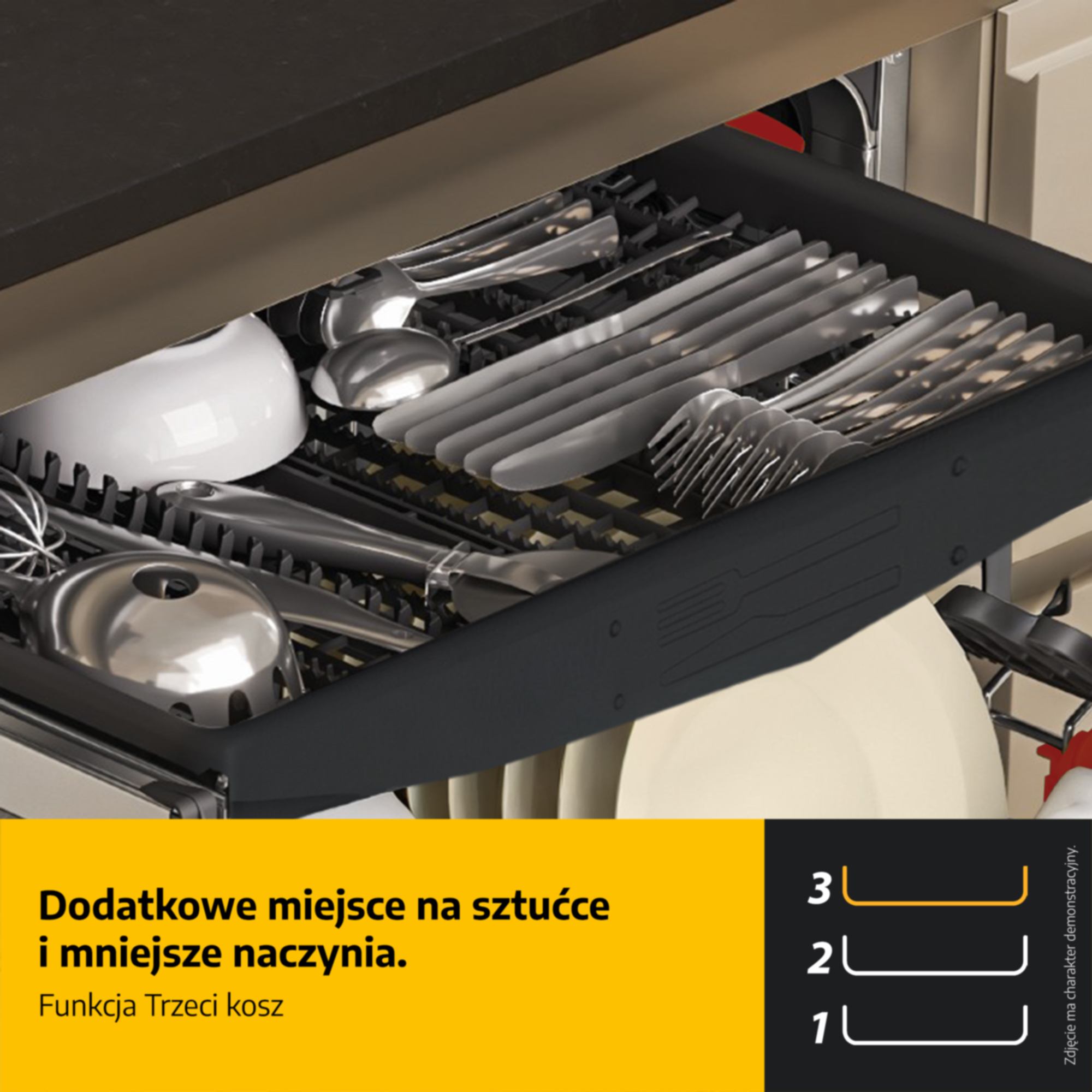 Kosz z dodatkowym miejscem na sztućce i mniejsze naczynia.