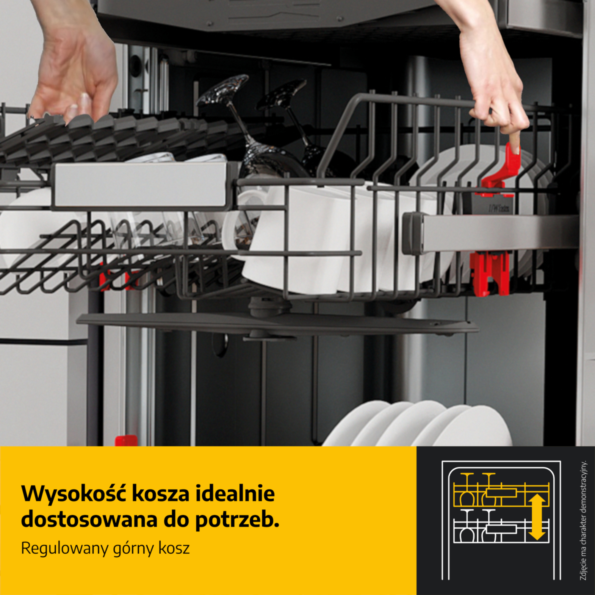 Ręce regulują górny kosz zmywarki załadowany kieliszkami i talerzami.