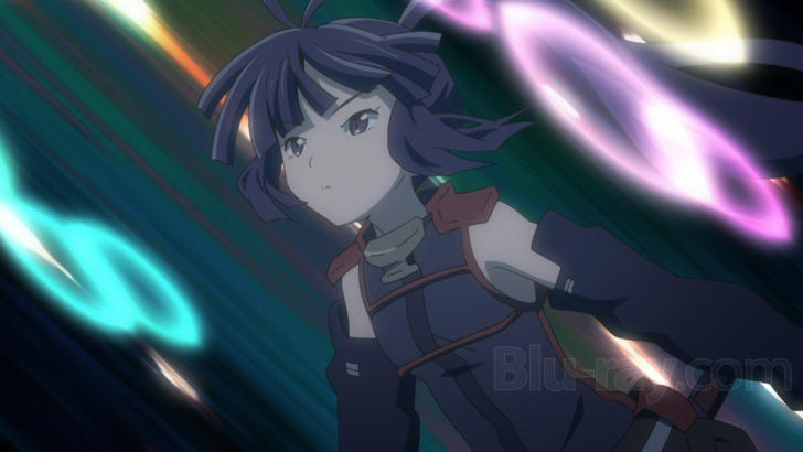 Anime-Mädchen mit lila Haaren, das in einem dunklen Raum mit leuchtenden Lichtern steht.