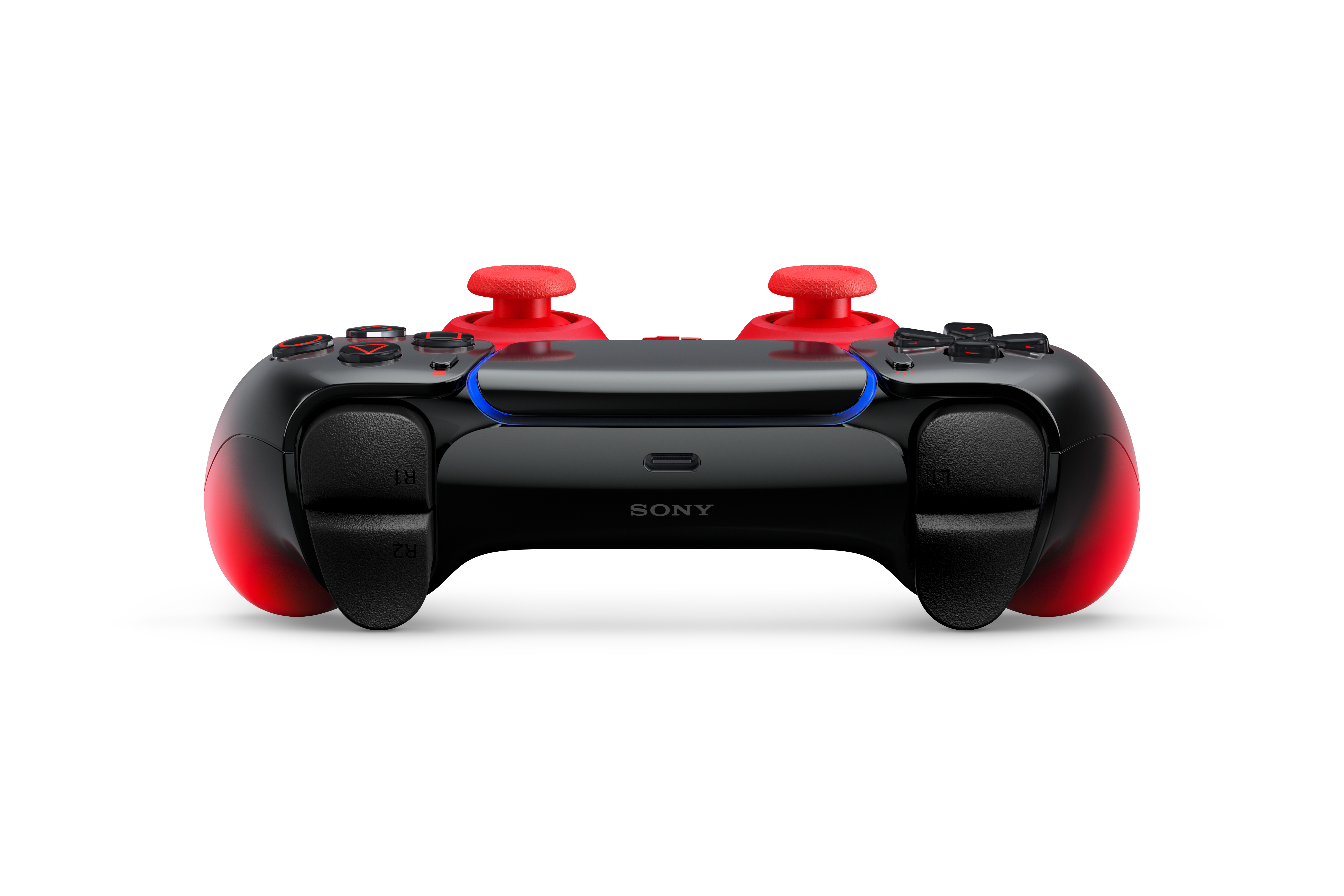 Schwarzer Sony Controller mit roten Akzenten und Joysticks, leuchtet blau.