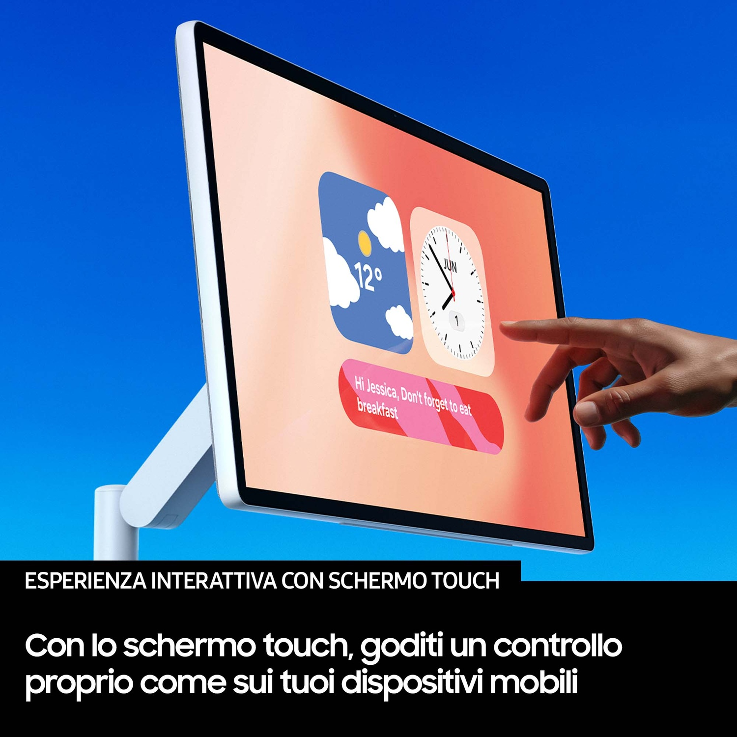 Una mano tocca uno schermo touch con widget meteo e orologio.