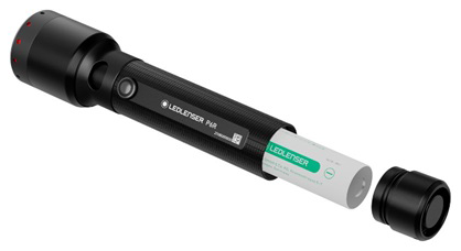 Fekete zseblámpa kivehető akkumulátorral és kupakkal. LED LENSER P6R.