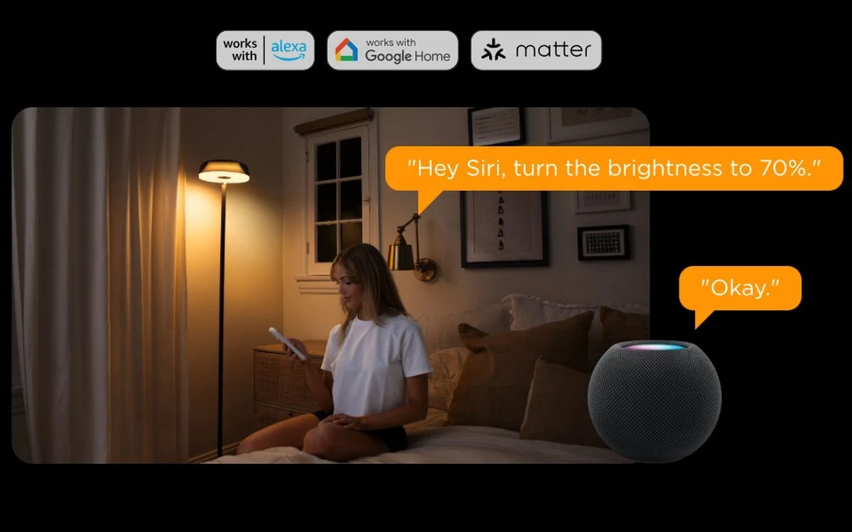 Kobieta na łóżku z pilotem, inteligentnym głośnikiem i lampą.