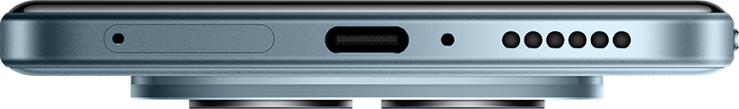 Okostelefon alsó élének közelképe, USB-C porttal, mikrofonnal és hangszóróráccsal.