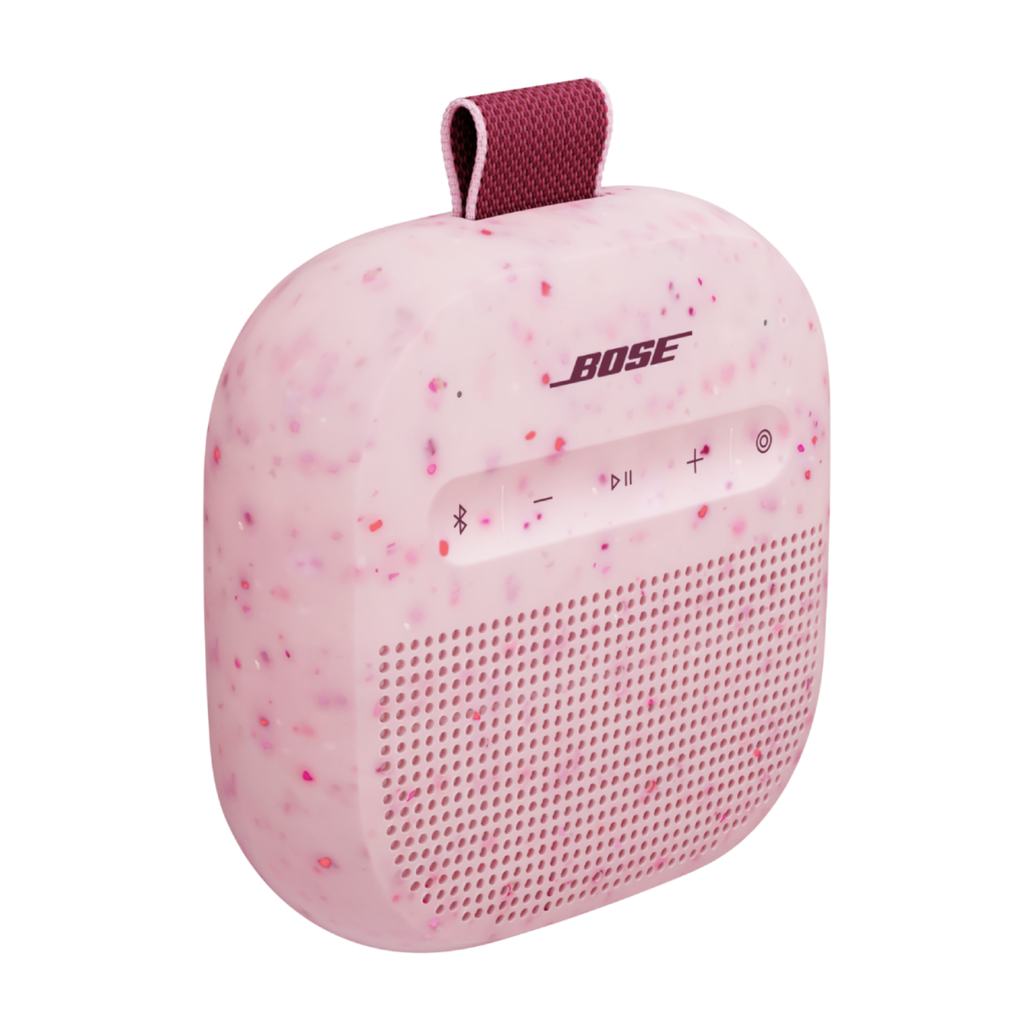 Un altoparlante Bose rosa con macchioline rosse e un laccio.
