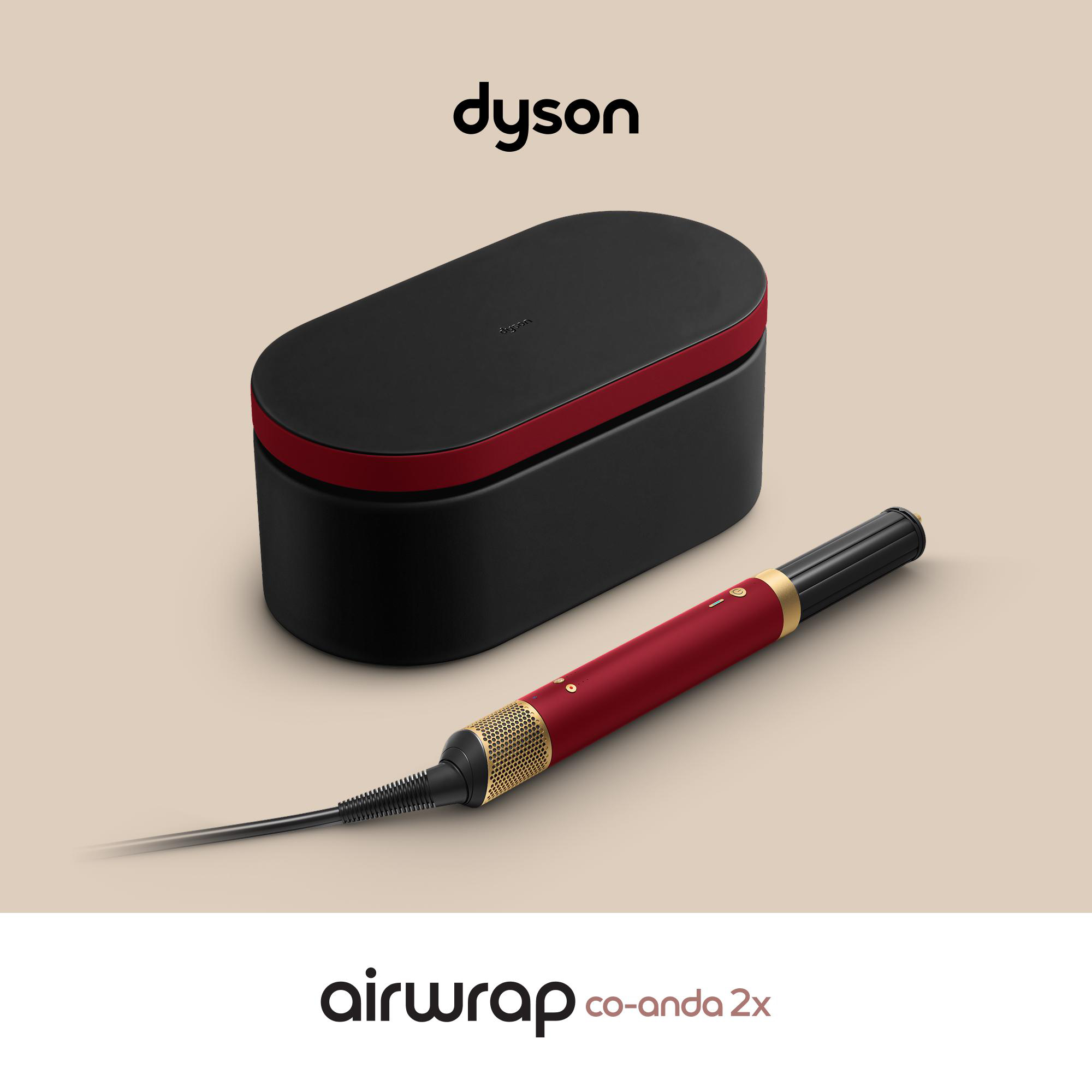 Dyson Airwrap mit rotem Griff und schwarzem Aufbewahrungskoffer auf beigem Hintergrund.