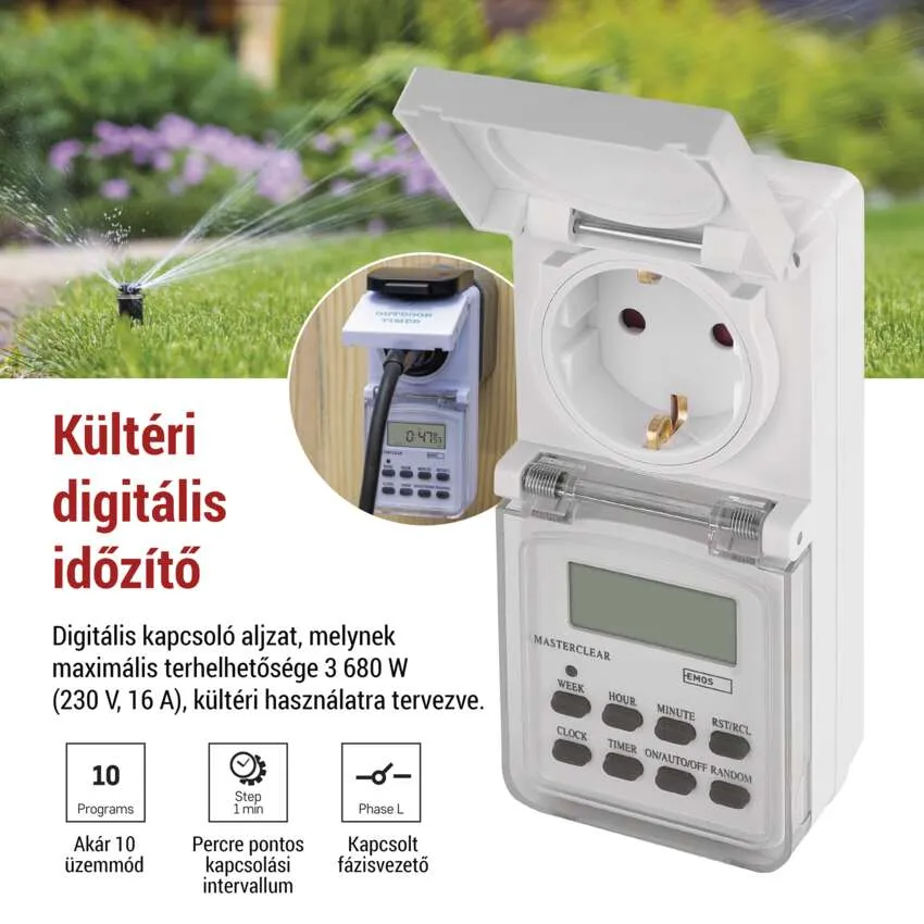 Fehér digitális időzítő dugó nyitott fedéllel, konnektort mutatva. Háttérben locsolók.