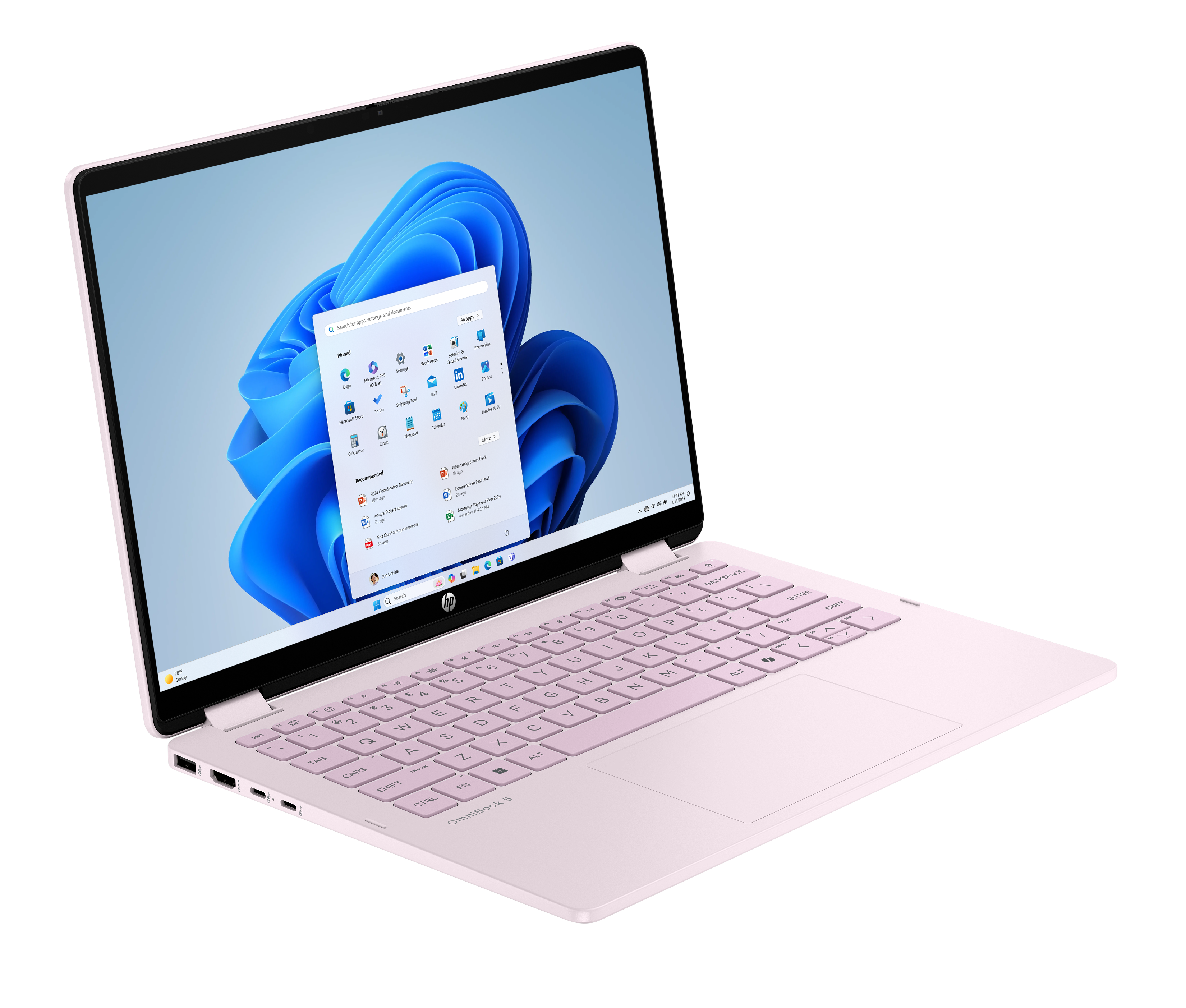 Un ordinateur portable HP OmniBook 5 rose avec le menu Démarrer de Windows 11 ouvert et son clavier.