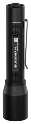 Fekete Ledlenser P5 zseblámpa klipszel és texturált markolattal.