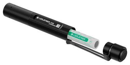 Fekete zseblámpa LEDLENSER akkumulátorral.