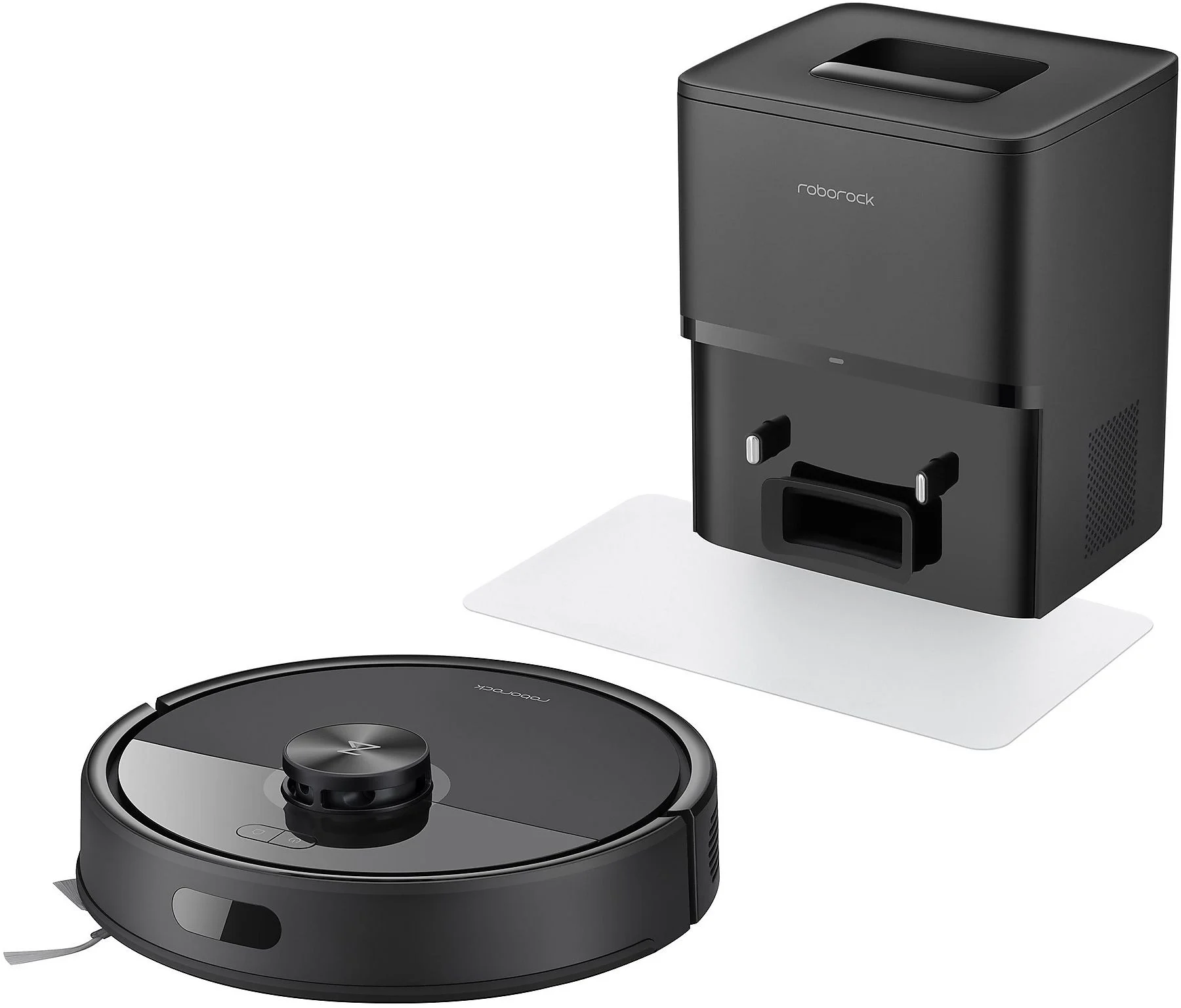 Un aspirateur robot noir et sa station de charge noire avec tapis blanc.
