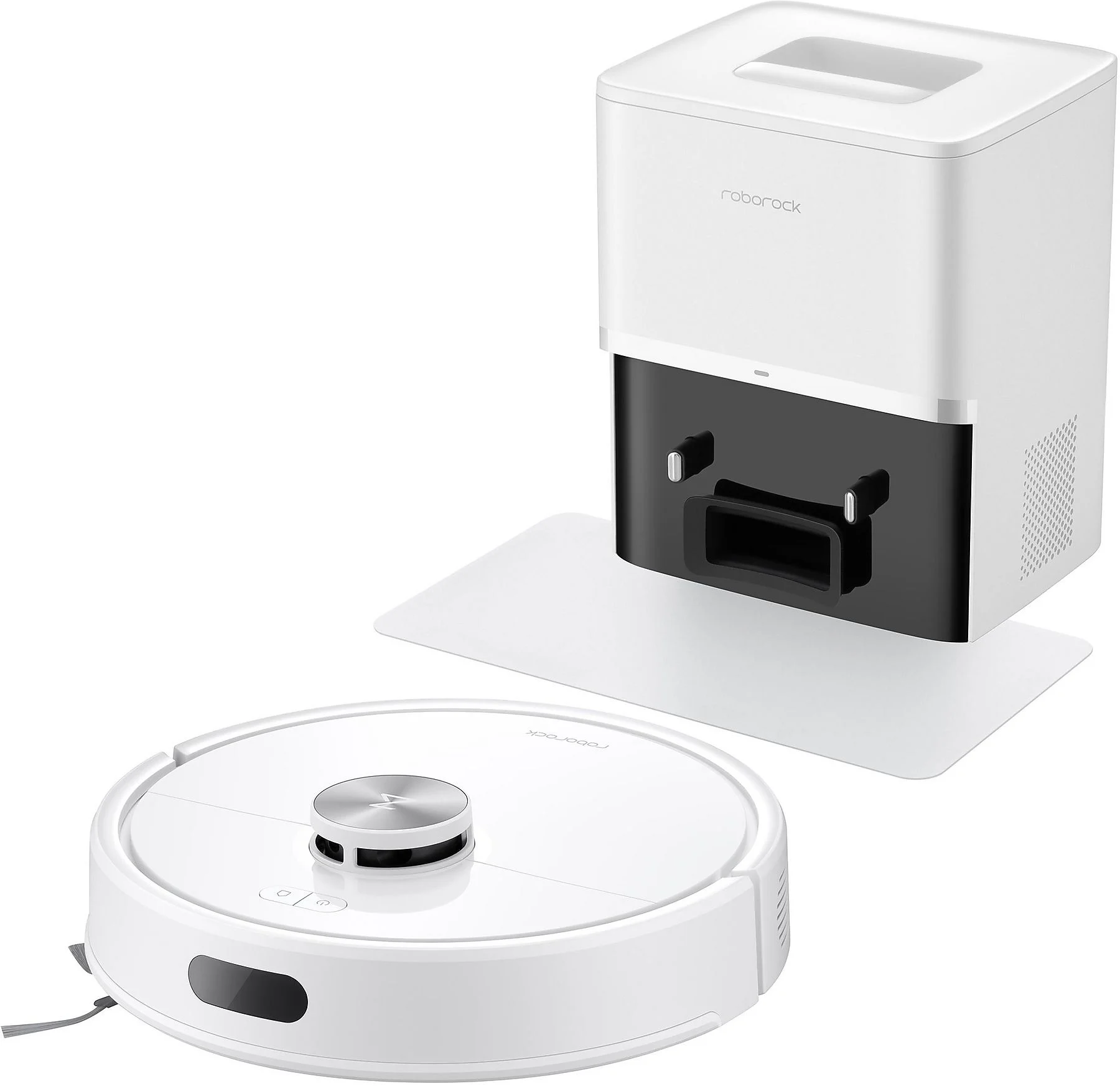 Un robot aspirateur blanc et une station de charge blanche sur un tapis blanc.