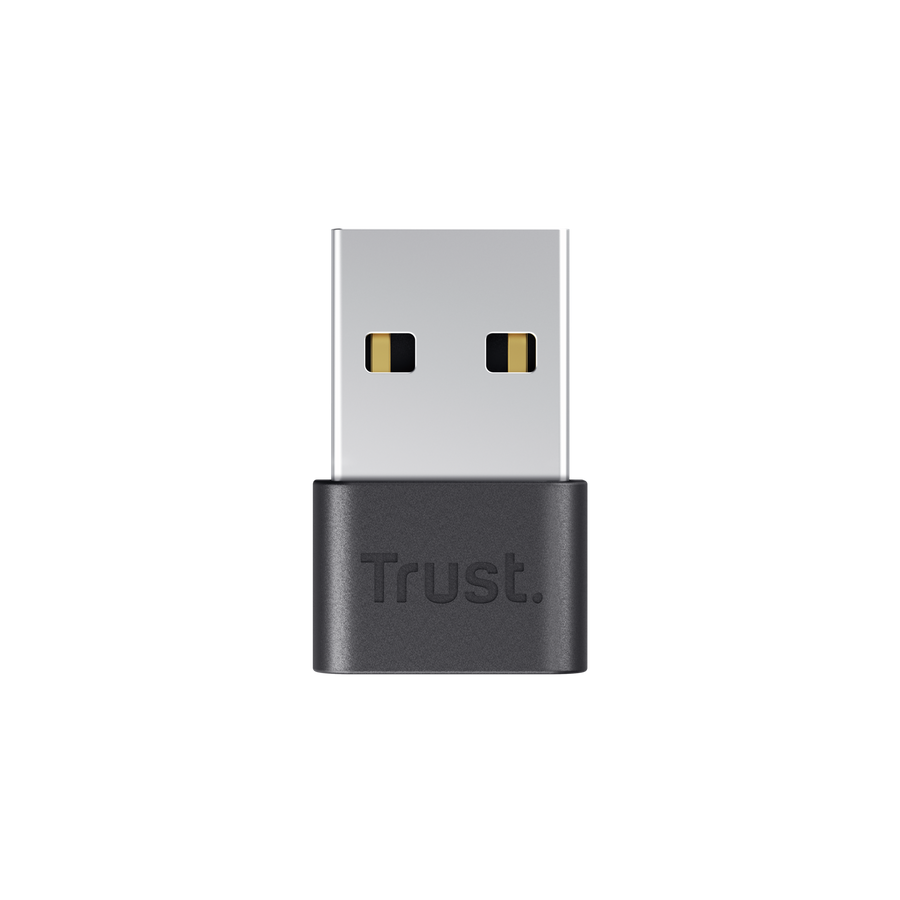 Fekete USB adapter ezüst csatlakozóval és arany érintkezőkkel.