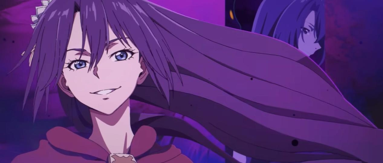 Anime-Mädchen mit lila Haar und rotem Umhang lächelt.
