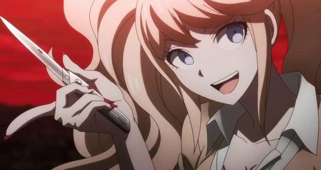 Anime-Mädchen mit pinken Haaren hält ein Messer, roter Hintergrund.