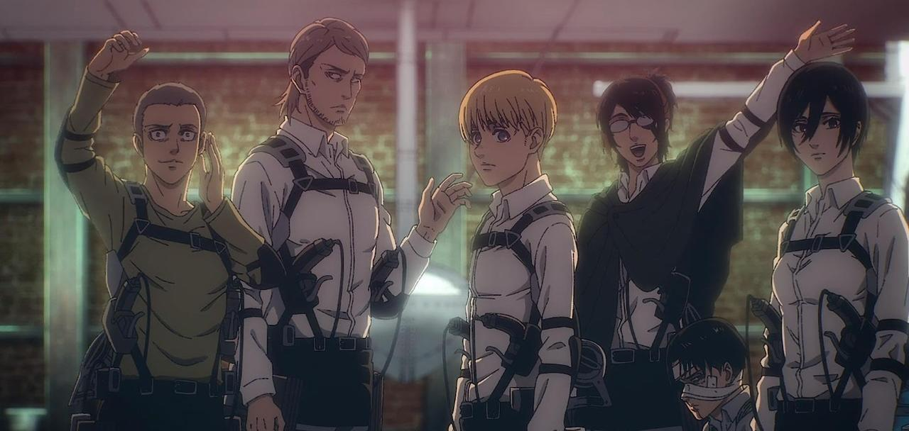 Sechs Personen stehen in Uniform; einige winken, andere sprechen.