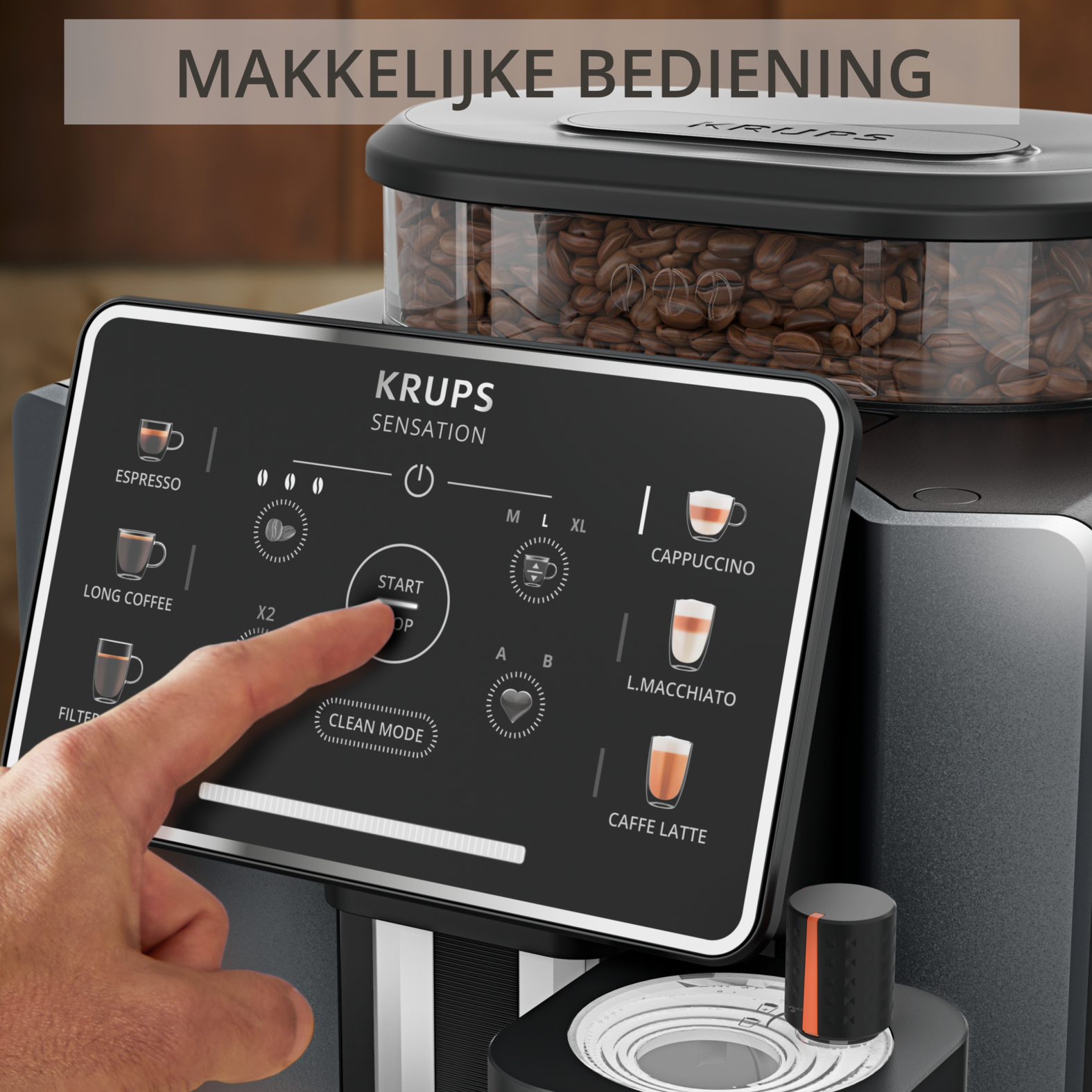 Een hand drukt op de startknop op het touchscreen van een koffiezetapparaat. Bonen zijn zichtbaar.