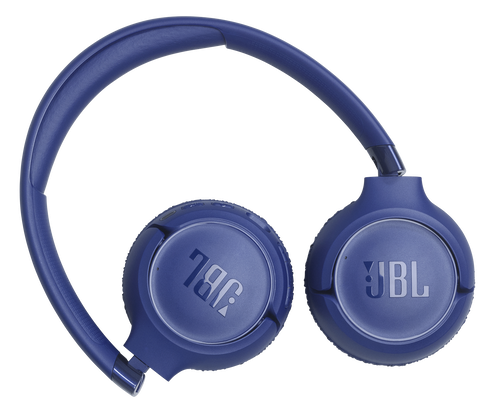 Niebieskie słuchawki JBL z pałąkiem na głowę, na czarnym tle.