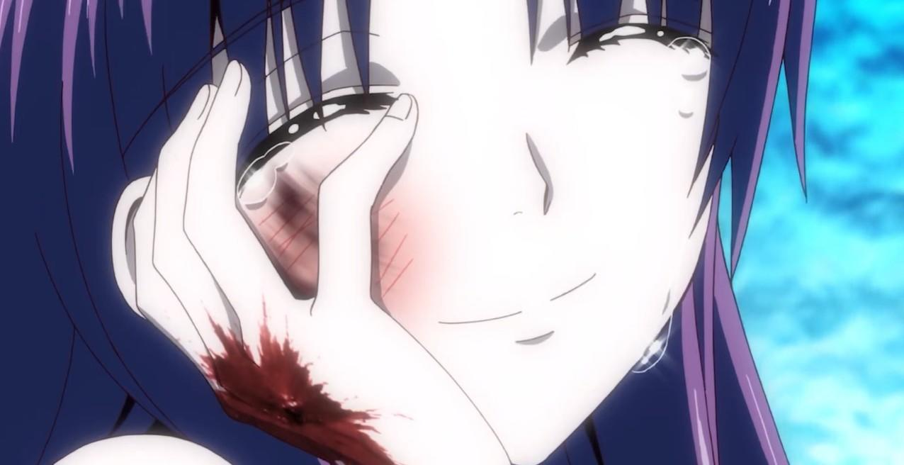 Anime-Mädchen mit blauen Haaren, das sich die blutige Hand vor dem Gesicht hält.