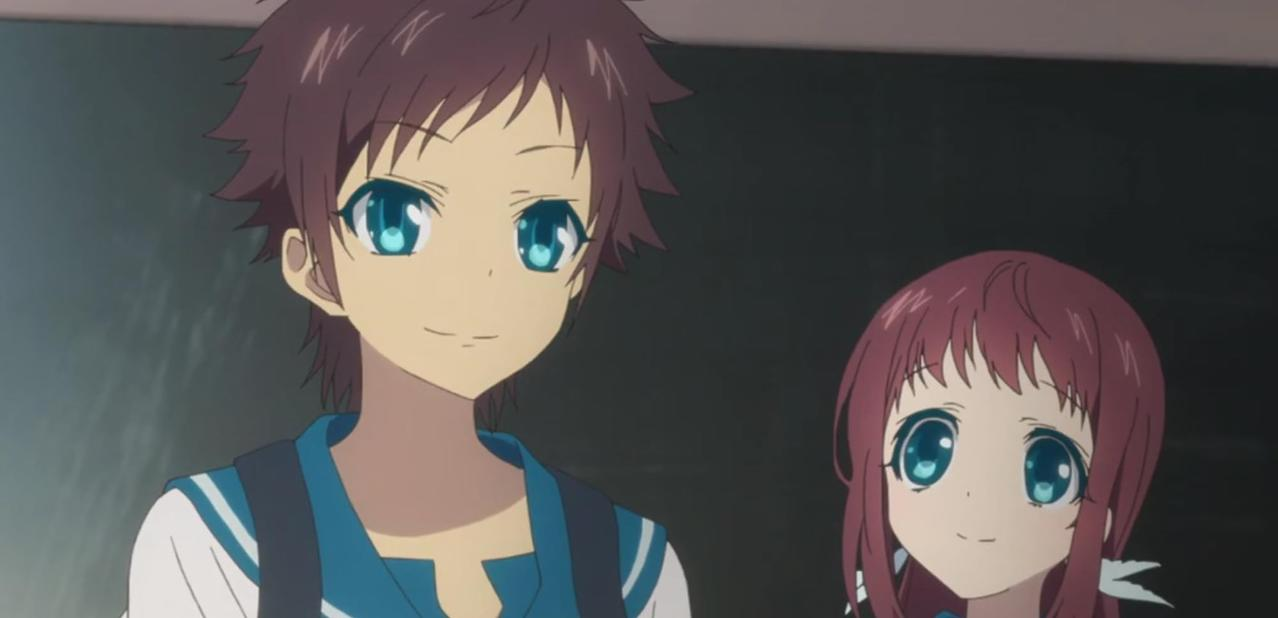Zwei Anime-Charaktere mit braunen Haaren und blauen Augen lächeln.