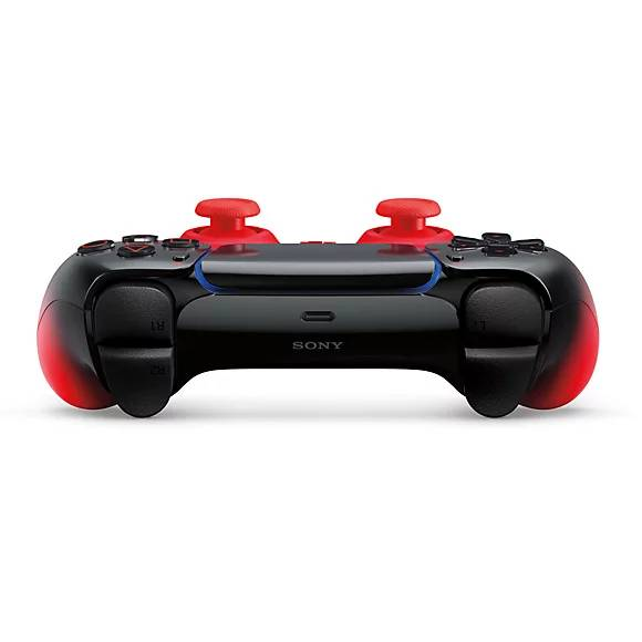 Mando Sony negro con detalles y botones rojos.